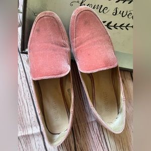 Nine West Pink color shoe. Size is 6. Good condition.